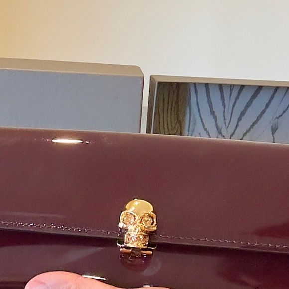 NWT Luxury RARE Chic Authentic Alexander McQueen Patent Leather Skull Wallet - Picture 16 of 17